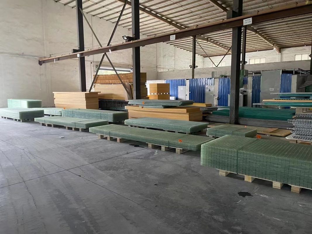 ریتل رزین خالص FRP شبکه راهرو یا استفاده از پلت فرم در 38 * 38 * 38mm اندازه پانل سفارشی